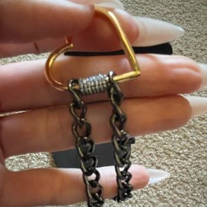 Semi chocker necklace. Gold hear and black metal links.